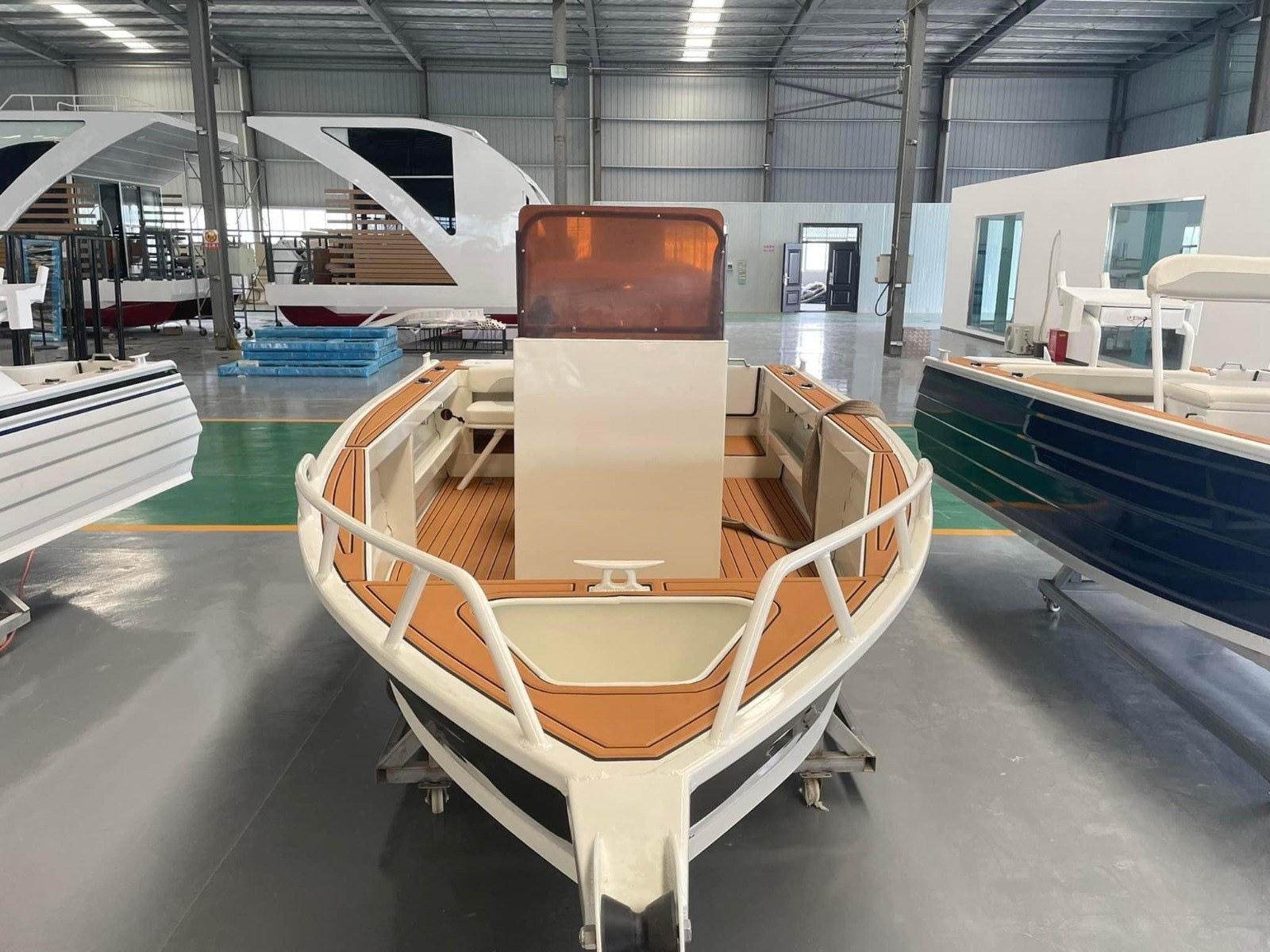 Pressed Centre Console 6.1 Metre image